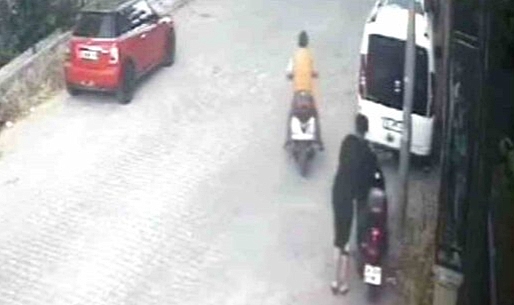 Bursa’da motosiklet hırsızları kamerada