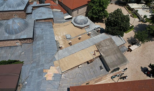 Bursa’da tarihi çarşının çatısındaki kurşunları çaldılar