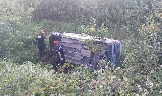 Bursa'da hafif ticari araç şarampole devrildi: 6 yaralı