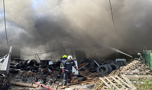 Bursa'da oto lastikçide çıkan yangın söndürüldü