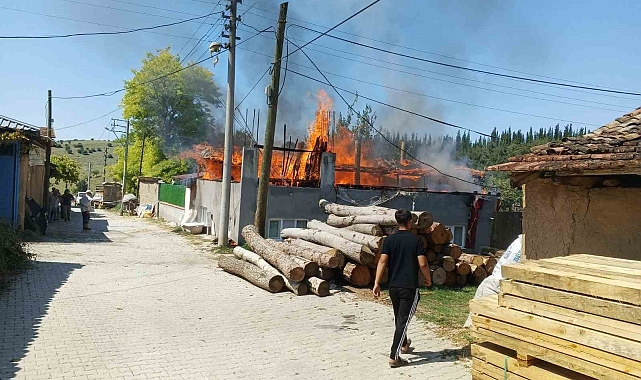 Bursa'da yangında ev küle döndü