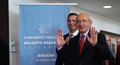 CHP belediye başkanları toplantısı 4 saat sürdü: 'Hepimiz şapkamızı önümüzü koyduk, düşündük'