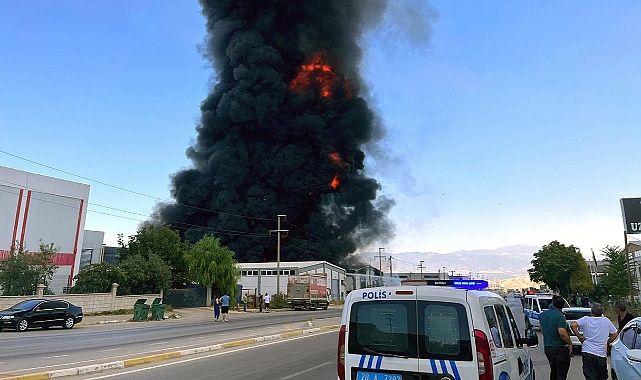 Denizli'de geri dönüşüm depolama tesisinde yangın