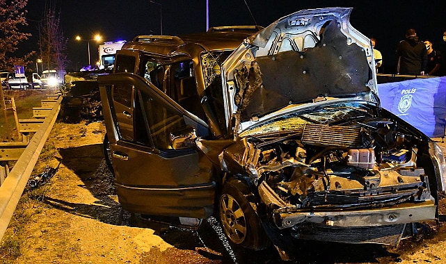 Düzce'de otomobil ile hafif ticari araç çarpıştı: 2 ölü, 11 yaralı