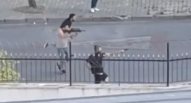 Esenyurt'ta sokak ortasında silahlı çatışma: 2 kişi gözaltına alındı