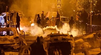 Fransa'da sokaklar savaş alanı: 10 kentte sokağa çıkma yasağı uygulanıyor