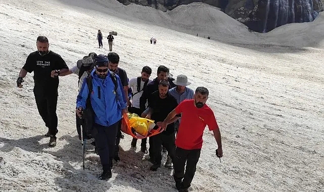 Hakkari'de Cilo Buzulları bölgesinde kaybolan iki kişiden birinin cansız bedeni bulundu