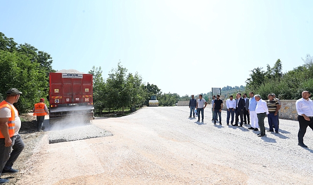 İnegöl küme evler bölgesinde sathi kaplama çalışmaları başladı