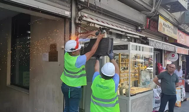 İzmir'de Arapça tabelalar tek tek indirildi