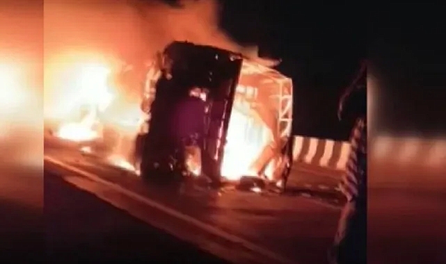 Kaza yapan yolcu otobüsü cayır cayır yandı