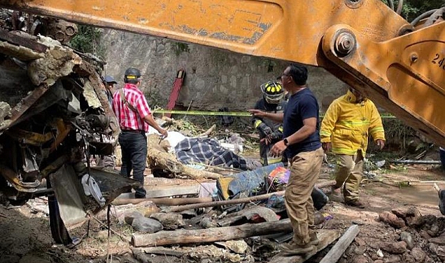 Meksika'da yolcu otobüsü şarampole yuvarlandı: 26 ölü, 17 yaralı