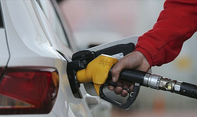 Sürücülere üzücü bir haber daha! Motorine yeniden zam geliyor...