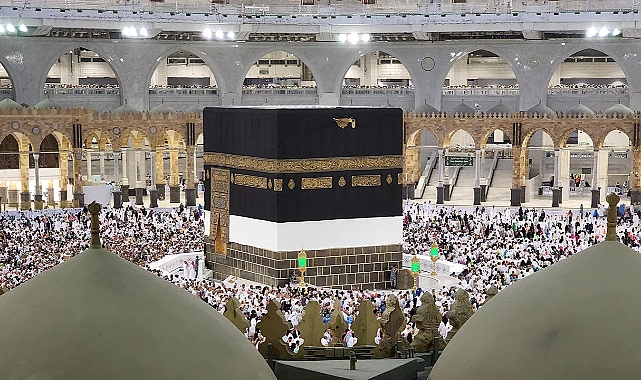 Suudi Arabistan, yeni sezonda yurt dışından umreci kabulüne başlandığını duyurdu