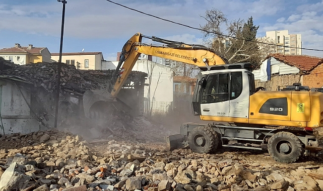 Tarihi bölge metruk binalardan temizlendi