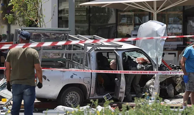 Tel Aviv'de bir araç yayalara çarptı: Üçü ağır 7 kişi yaralandı