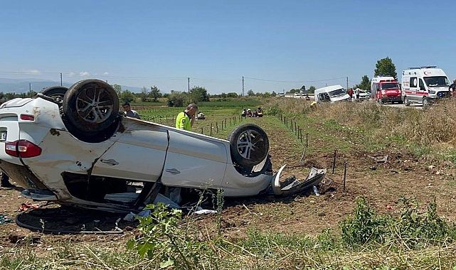 Tokat'ta otomobil park halindeki minibüse çarptı: 2 ölü, 4 yaralı