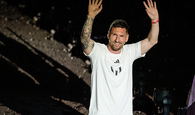 Tribünlerde yıldızlar geçidi: Messi ilk maçında inanılmazı başardı