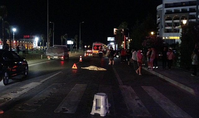 Tur midibüsü yaya geçidindeki turistlerin arasına böyle daldı: 2 ölü