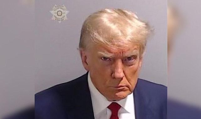 ABD'de bir ilk: Trump cezaevine teslim oldu, sanık fotoğrafı çekildi