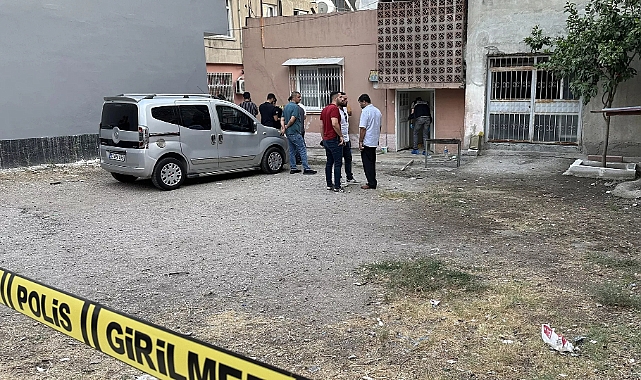 Adana'da ailesinden 2 kişiyi öldürdü, 3 kişiyi yaraladı: Hastanede hayatını kaybetti