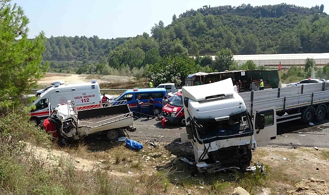 Antalya'da feci kaza: 2 ölü