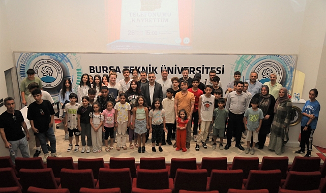Bağımlılık tiyatro ile anlatıldı