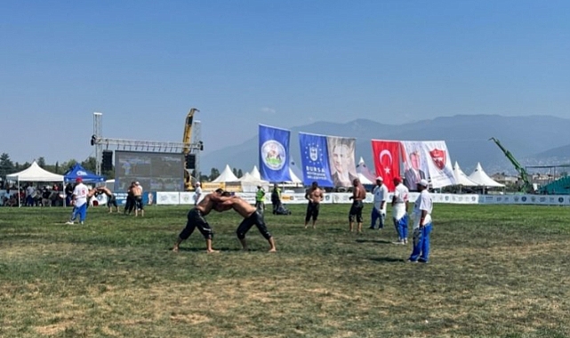 Bursa'da Softaoğlu Mehmet Pehlivan Yağlı Güreşleri başladı