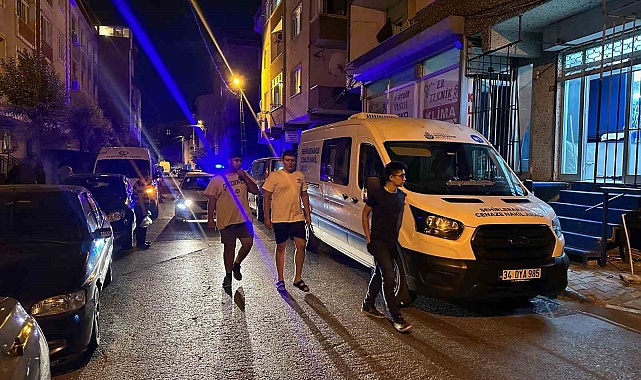 Cinnet geçiren adam eşini vurup intihar etti