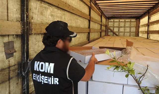 Eskişehir'de bir tırdan 4 milyon dal bandrolsüz sigara çıktı