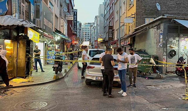 Fatih'te iki grup arasında yol verme kavgası: 3 yaralı