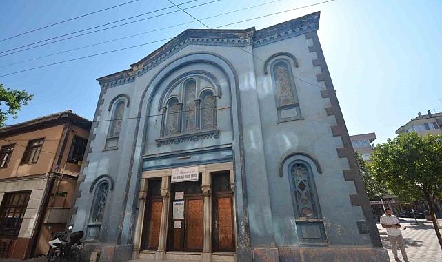 Gemlik'in sembollerinden Balıkpazarı Camii yeniden ibadete açılıyor