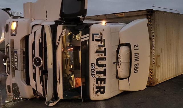 Hatay'da tır ile hafif ticari araç çarpıştı: 1 ölü, 1 yaralı