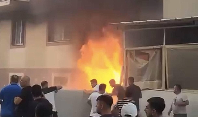 İzmir'de depo yangını: 4’ü çocuk 8 kişi dumandan etkilendi