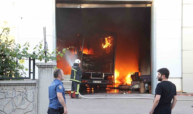 Kayseri'de koltuk fabrikasında yangın