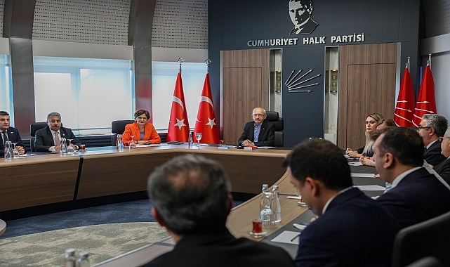 Kılıçdaroğlu İstanbul il teşkilatıyla bir araya geldi