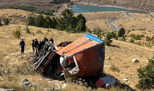 Malatya'da kamyon devrildi: 2 kişi hayatını kaybetti, 2 kişi yaralandı