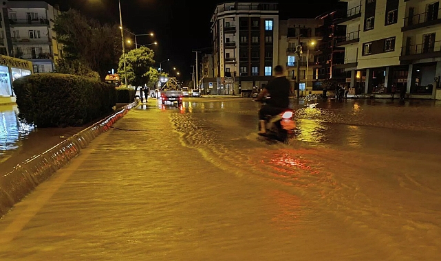 Menemen'de ana boru hattı patladı: İki mahalleyi su bastı