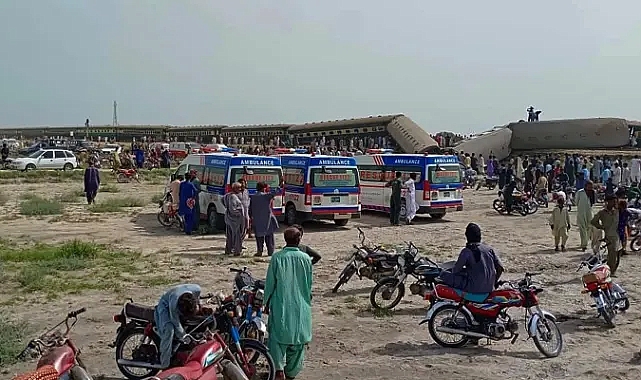Pakistan'da tren kazası: 22 ölü, 50 yaralı