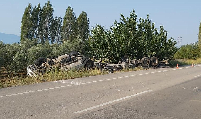 Saç yüklü tır takla attı
