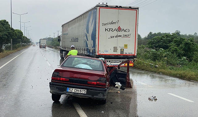 Samsun’da otomobil tıra arkadan çarptı: 1 ölü, 2 yaralı