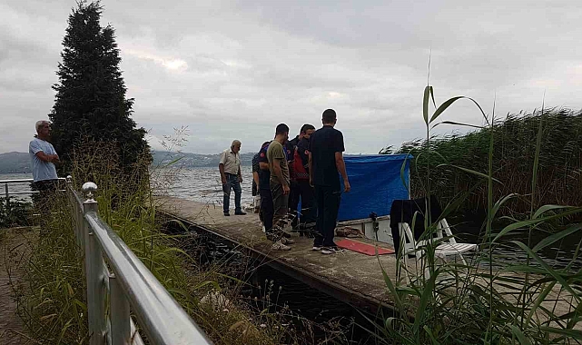 Sapanca Gölü'nde teknede mahsur kalan 3 kişi kurtarıldı