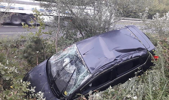 Şarampole uçan otomobilde 2 kişi yaralandı