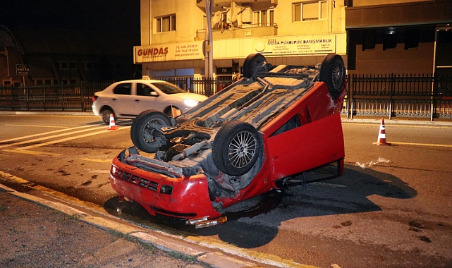 Takla atan otomobili bırakıp kaçtı