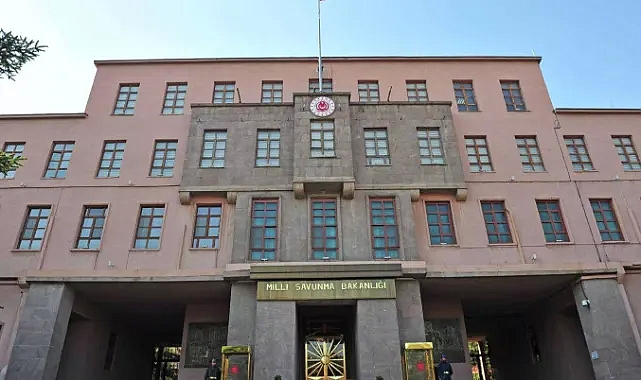 Yalova'da askeri eğitim uçağı acil iniş yaptı: Pilotların sağlık durumuyla ilgili MSB'den açıklama