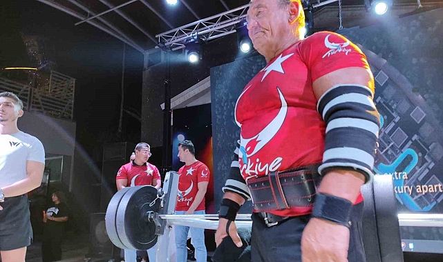 80 yaşındaki İngiliz eski asker 150 kilo kaldırarak şov yaptı