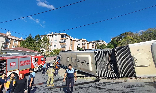 Başakşehir'de İETT otobüsü devrildi: Olay yerine çok sayıda ambulans ve itfaiye sevk edildi