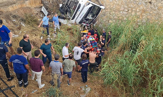 Bodrum’da midibüs dereye devrildi: 23 yaralı