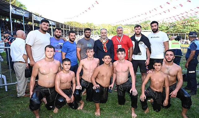 Bursa Büyükşehir Belediyesporlu güreşçiler Balıkesir’den 7 madalya 2 kupayla döndü