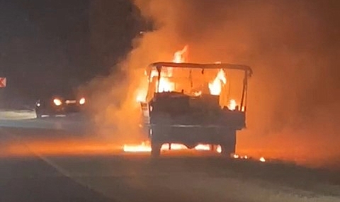 Bursa'da kamyonet alev alev yandı
