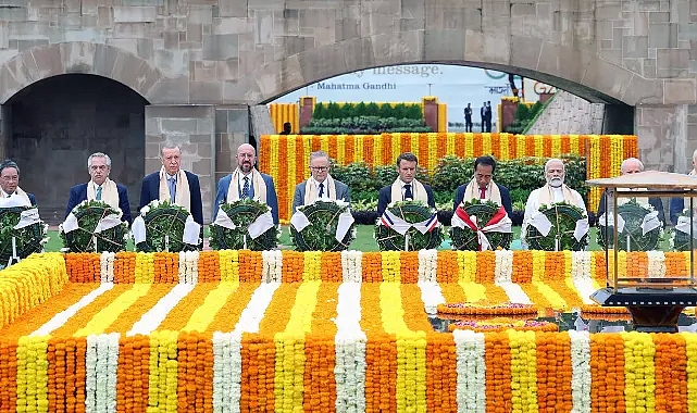 Cumhurbaşkanı Erdoğan, Mahatma Gandhi'nin anıt mezarını ziyaret etti